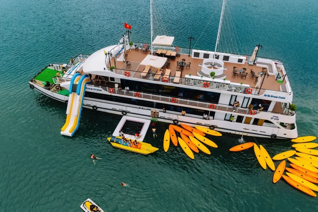 Hoạt động vui chơi dưới nước