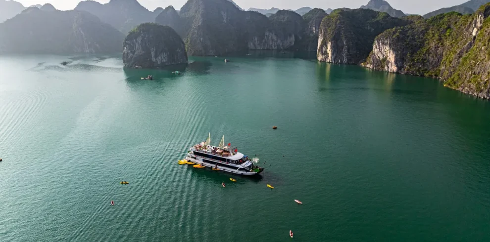 Tour Vịnh Lan Hạ 1 Ngày du thuyền 100 chỗ