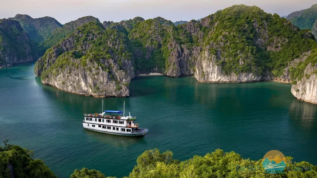 Du thuyền mini luxury 9 cabin