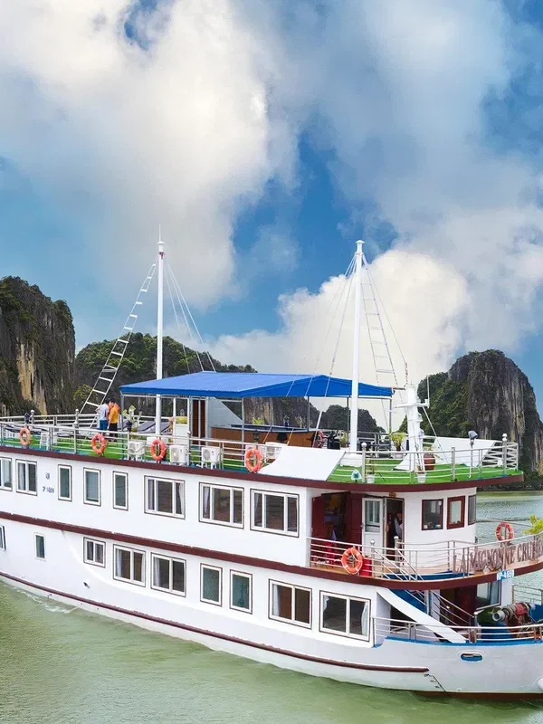 du thuyền mini luxury 9 cabin